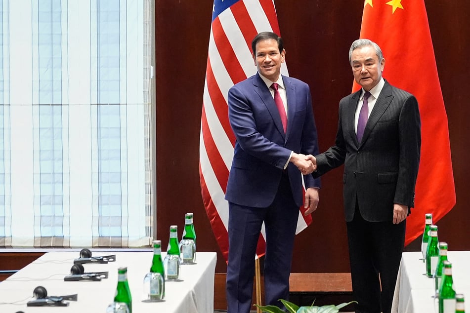 Chinese Foreign Minister Wang Yi (r.) met with Secretary of State Marco Rubio at the 2026 Munich Security Conference.