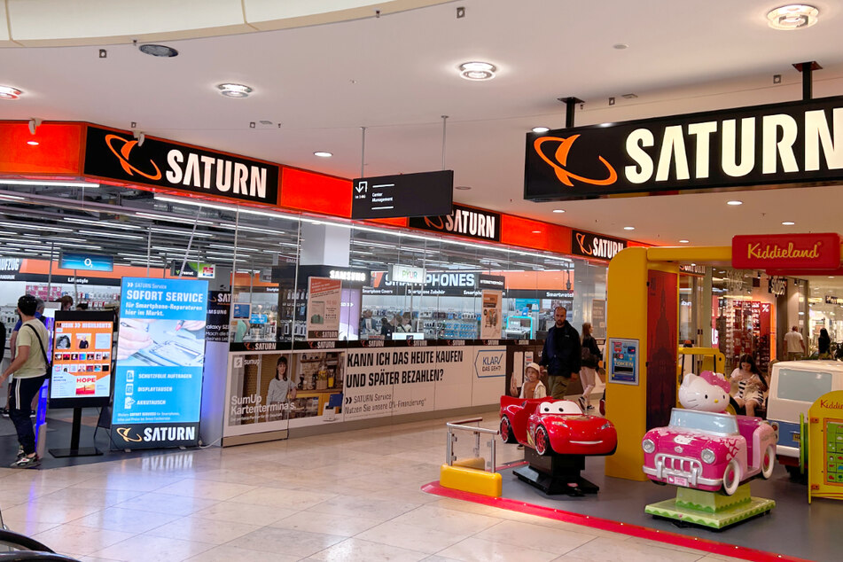 SATURN Dresden - in der Altmarkt-Galerie, Webergasse 1.