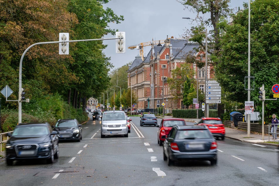 Wenn die Innenstadt-Tangente in Zwickau kommt, soll auf der seit Jahren viel befahrenen Humboldtstraße auf durchgängig zwei Spuren Tempo 30 gelten.