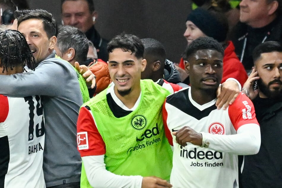 Das Duo bestehend aus Dina Ebimbe (24, r.) und Farès Chaïbi (22) wird es in der nächsten Eintracht-Saison wohl eher nicht mehr geben.