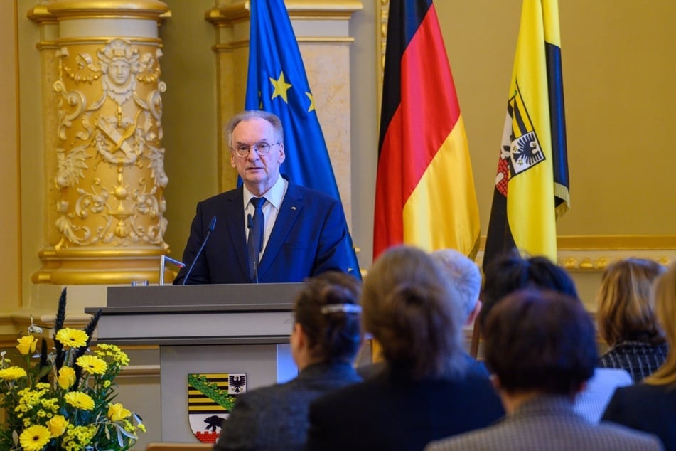 Sachsen-Anhalts Ministerpräsident Reiner Haseloff (70, CDU) sprach in der Staatskanzlei anlässlich eines Gedenkens an die Opfer des Nationalsozialismus.