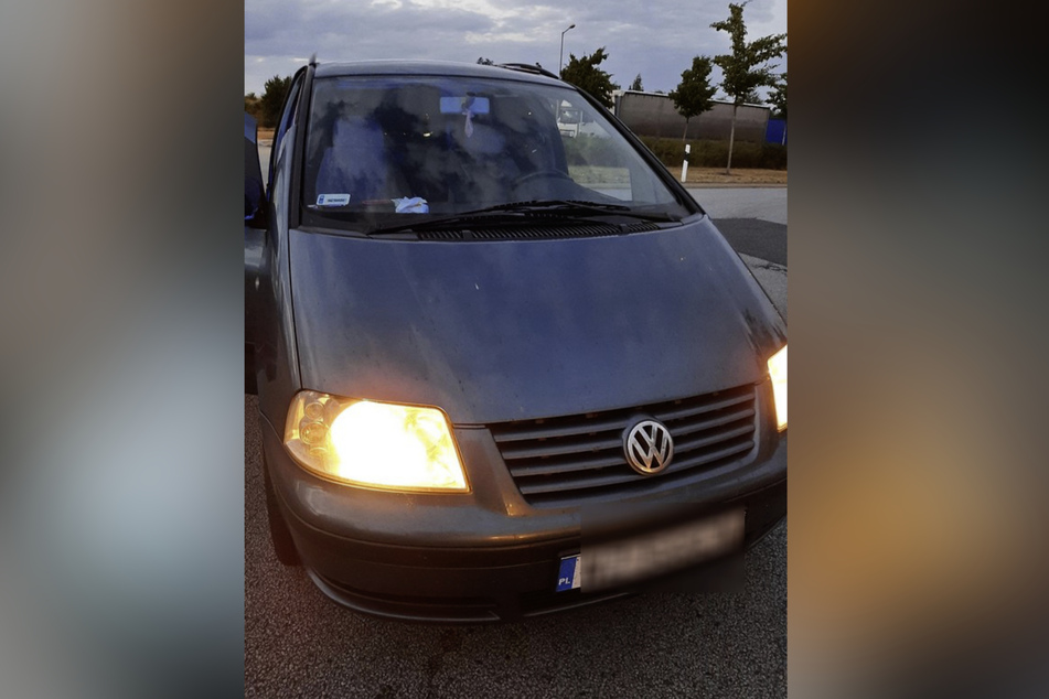 In diesem VW Sharan schleuste die Ukrainerin acht Flüchtlinge ein.