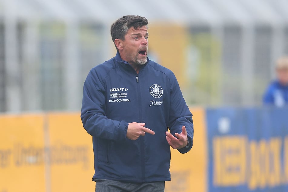 Lok Leipzigs Trainer Torsten Ziegner (48) zeigte sich vor dem Spiel in Halle zuversichtlich.