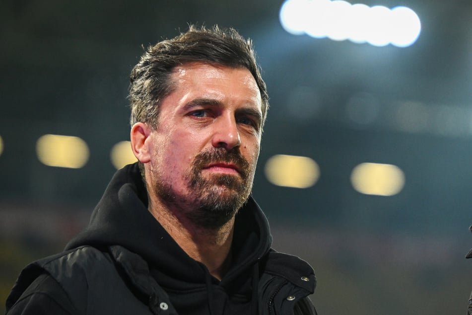 Thomas Stamm (42) sah von seinen Mannen in der ersten Halbzeit einen rabenschwarzen Auftritt.