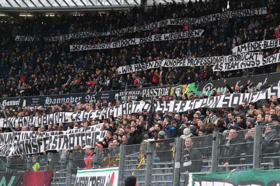 Vor dem Match zwischen Hannover und Rostock kam es zu Auseinandersetzungen der Fan-Lager mit der Polizei (Archivbild).