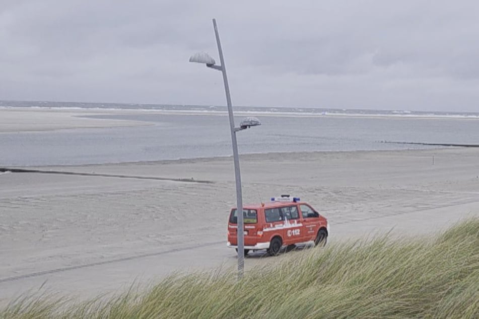 Drama mit Happy End in der Nordsee! Surfer klammert sich ganze Nacht an sein Brett