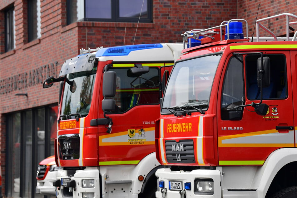 Die Feuerwehr in Wolfsburg kam nicht zur Ruhe und musste von Sonntag auf Montag bei 18 Bränden zum Einsatz ausrücken. (Symbolbild)