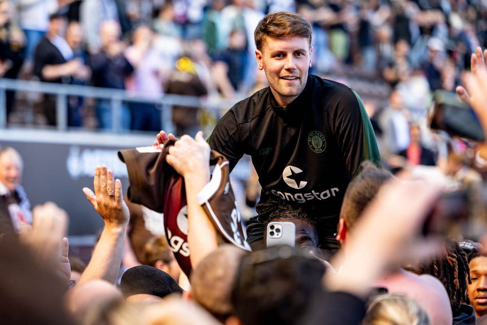 "Völlig losgelöst": In nur 18 Monaten als Cheftrainer hat Fabian Hürzeler (31) den FC St. Pauli zurück in die Bundesliga katapultiert.