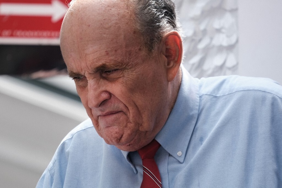 Rudy Giuliani won the 1993 New York City mayoral election by around 53,000 votes.