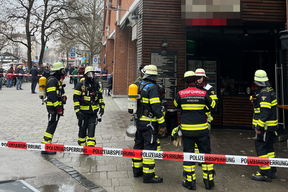 Die Feuerwehr löschte den Brand und kontrollierte das Lokal am Rotkreuzplatz mit einer Wärmebildkamera.