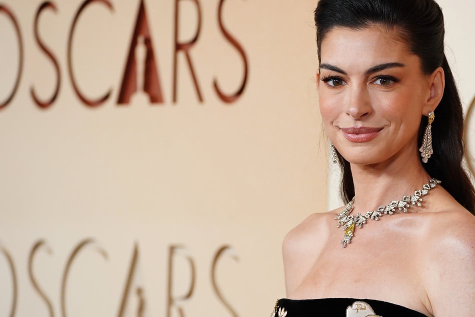 Nach "schmerzhaften" Kinderwunsch-Erfahrungen: Anne Hathaway freut sich auf ihr drittes Baby