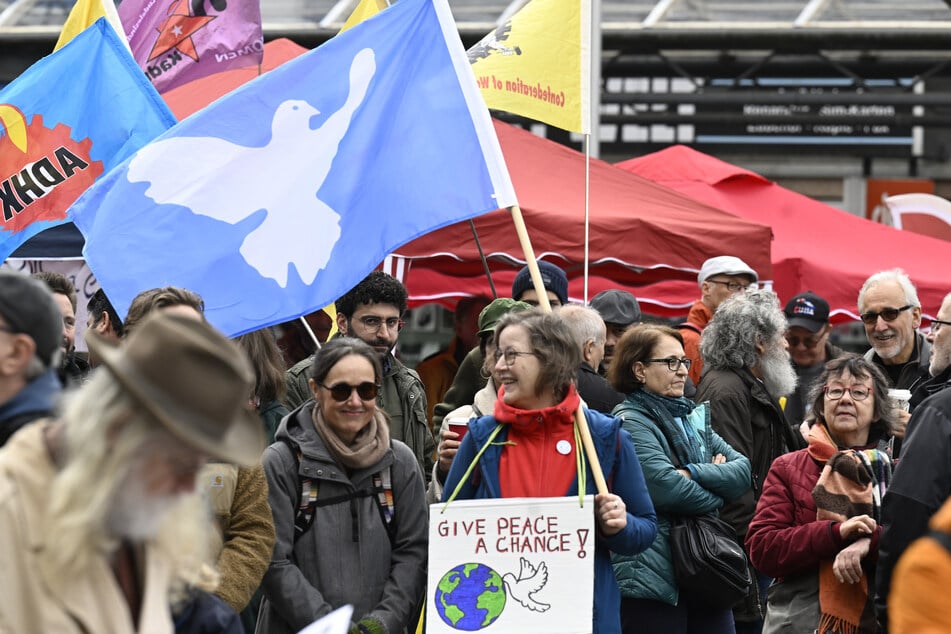 Widerstand gegen Wehrpflicht: Friedensaktivisten lehnen sich gegen Bundesregierung auf