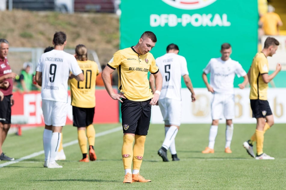 Am 18. August 2018 schied Dynamo Dresden (hier mit Haris Duljević, 32) in der ersten Runde des DFB-Pokals in Rödinghausen aus.