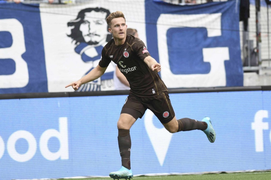 St.-Pauli-Stürmer Johannes Eggestein (24) jubelt über einen seiner beiden Treffer gegen den 1. FC Magdeburg.