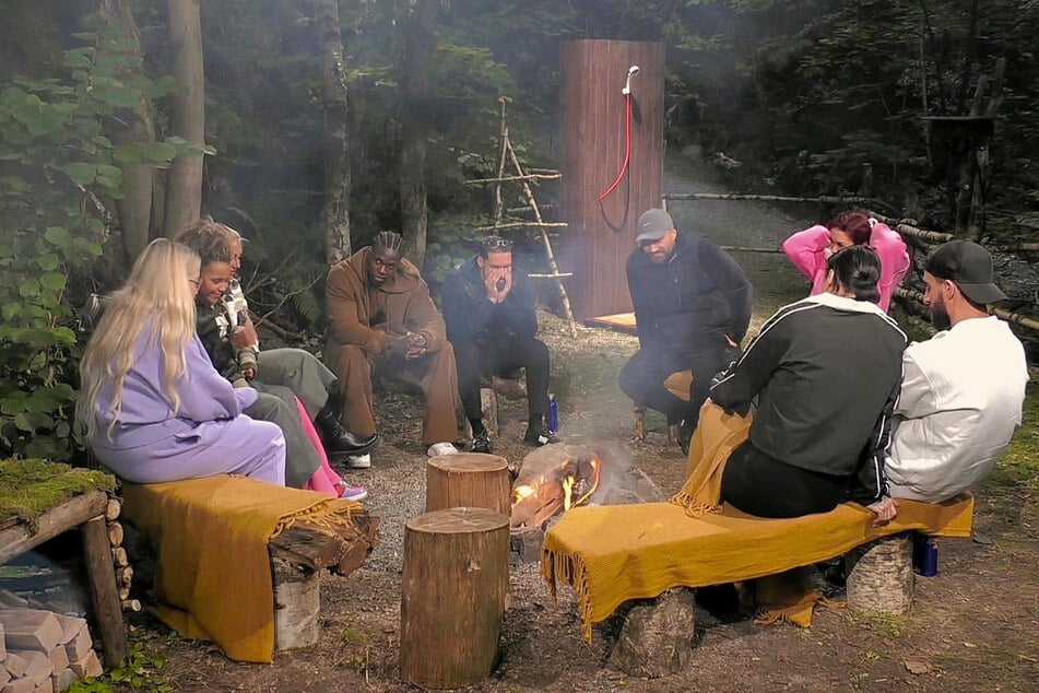 Am Lagerfeuer kippt die Stimmung.