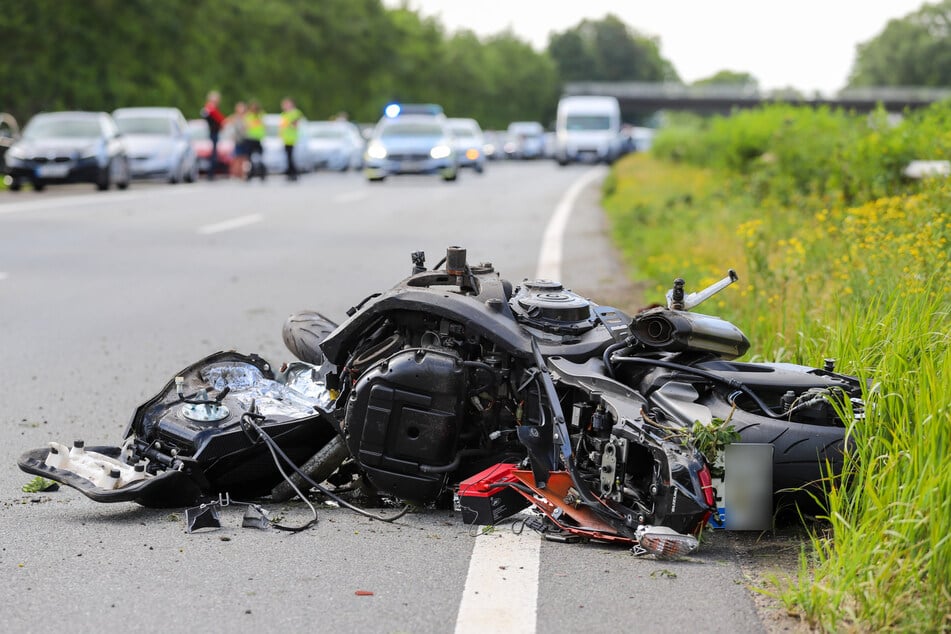 Am Sonntag krachte es auf der A23 zwischen Elmshorn und Tornesch. Die Autobahn ist Richtung Süden voll gesperrt.
