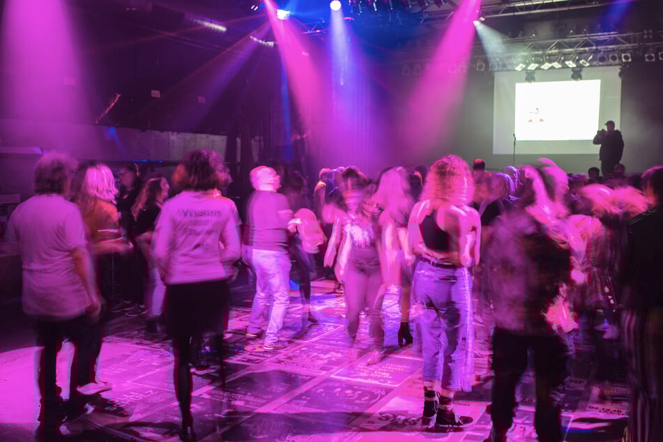 Tanzen ist ab Karsamstag um 20 Uhr erlaubt. Am Karfreitag müssen die Tanzflächen geschlossen bleiben. (Symbolbild)