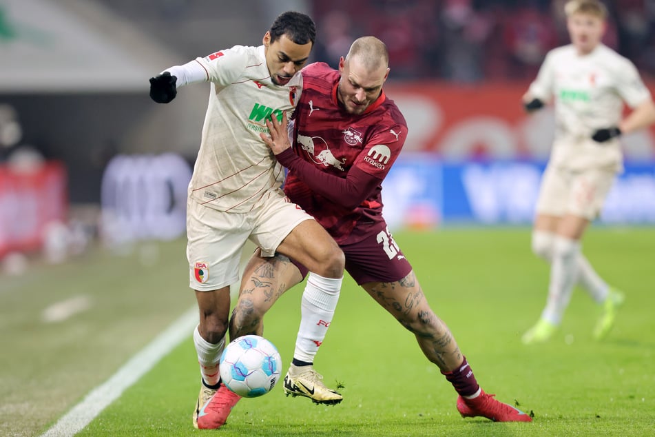 David Raum (27, r., hier gegen Alexis Claude-Maurice, 27) möchte mit RB Leipzig Bayern-Verfolger Nummer eins bleiben.