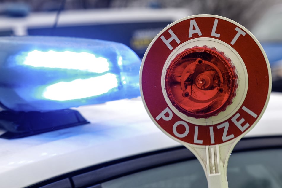 Bei der Personenkontrolle eines mutmaßlichen Diebs (22) wurde ein Polizeibeamter (30) mit einem Messer attackiert und verletzt. (Symbolfoto)