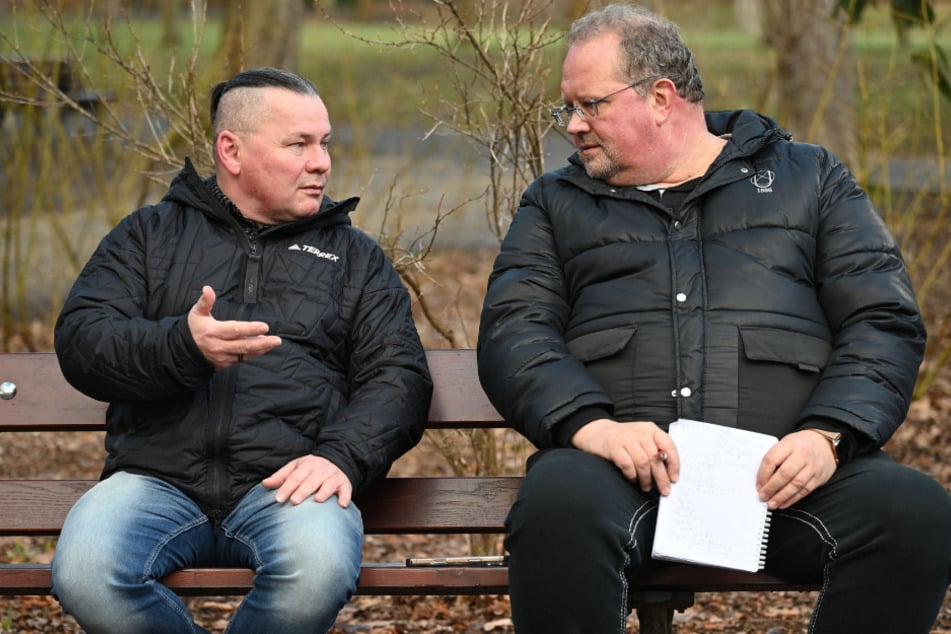 Sven Galambos (51, Freie Wähler) im Gespräch mit Redakteur Raik Bartnik (55).