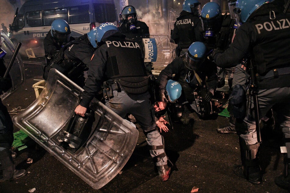 Schwere Krawalle in Turin: Über 100 Polizisten verletzt