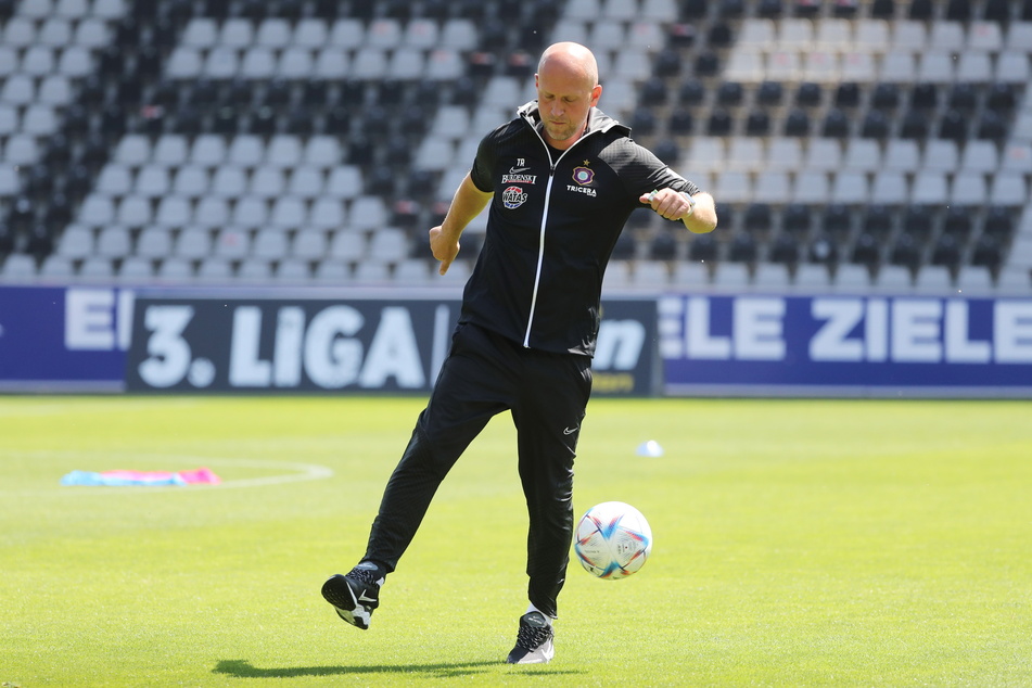 Timo Rost (43) kann's auch heute noch am Ball.