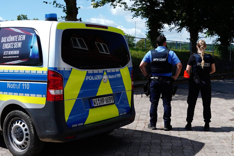 Polizisten am Tatort in Calden: Hier hatte die tödliche Auseinandersetzung stattgefunden.