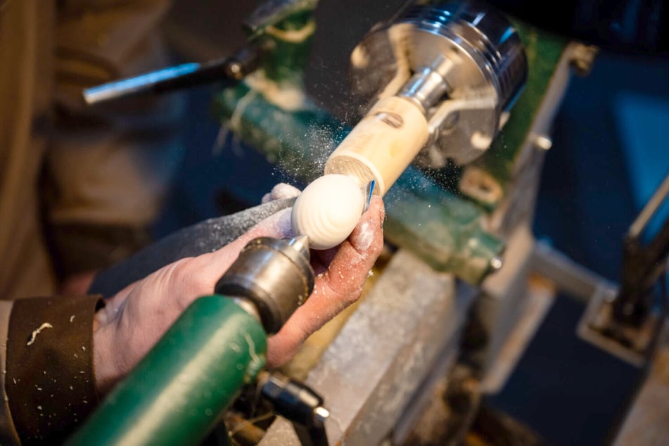 Erzgebirgische Holzschnitzereien sind bis heute auf der Leipziger Messe zu finden.