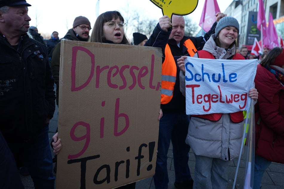 Hamburg: ver.di-Kundgebung: Hunderte Teilnehmer bei Warnstreik in Hamburg