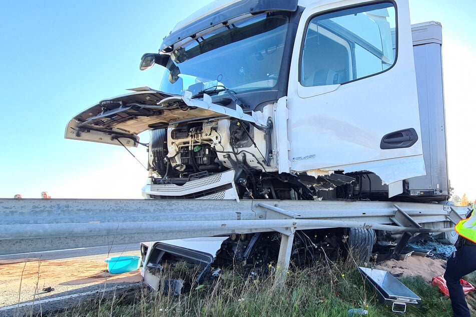 Tragischer Unfall auf der B87: Autofahrer verstirbt nach Zusammenstoß mit Lkw