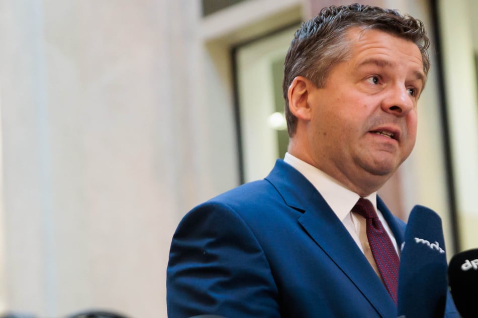 Ministerpräsident Schulze: Mehr Druck auf Leistungsbezieher