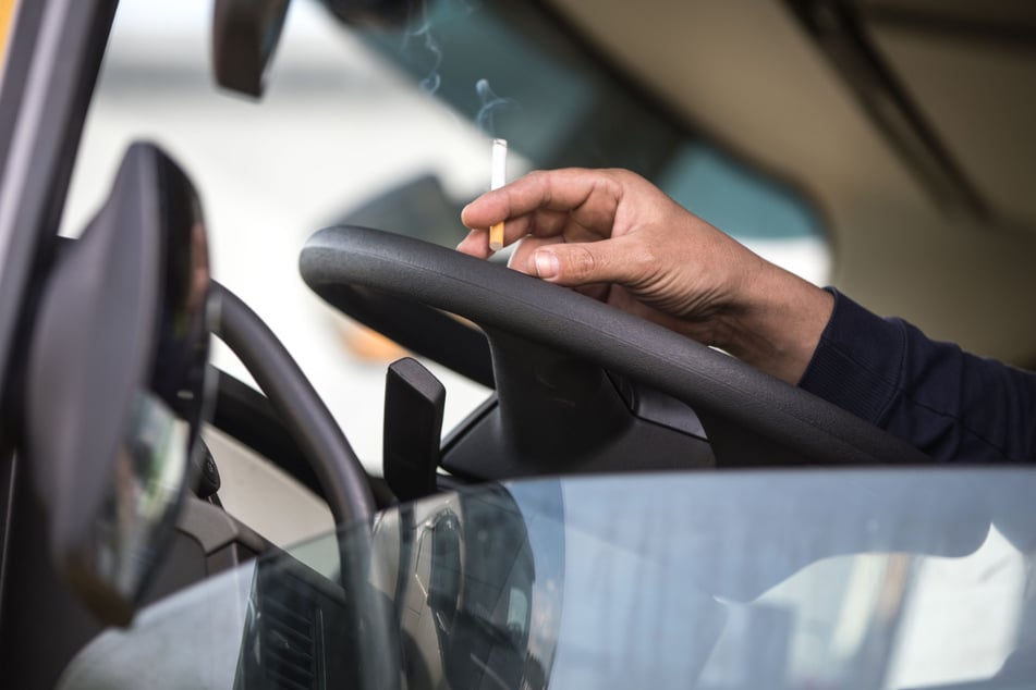 Brummifahrer will einkassierten Führerschein bei der Polizei abholen und begeht riesigen Fehler