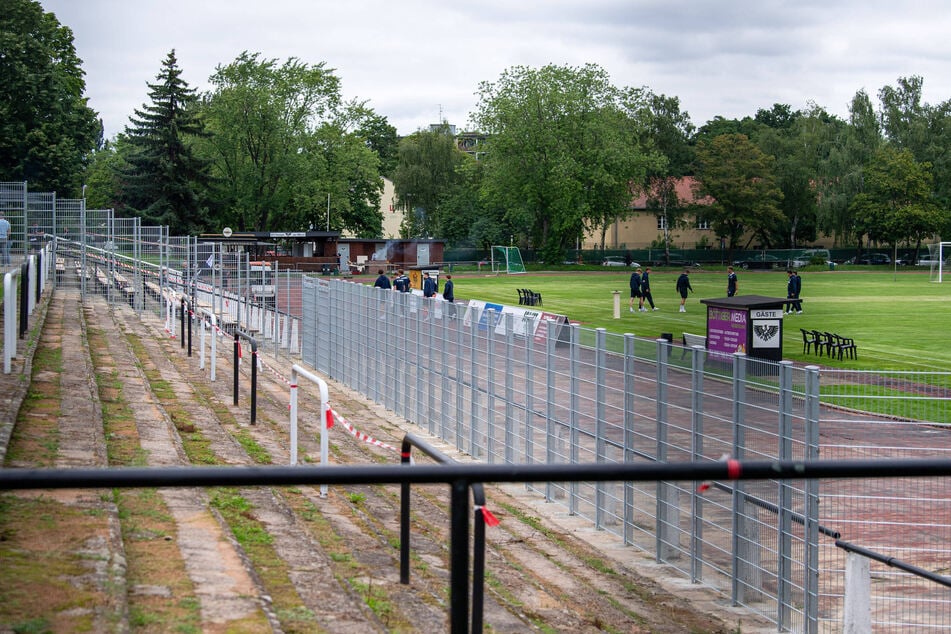 Bei Liga-Rivale BFC Preussen wurde der Gästezaun innerhalb von sechs Wochen pünktlich zum Pflichtspielstart errichtet. Die Lankwitzer sind Eigentümer ihrer Anlage.