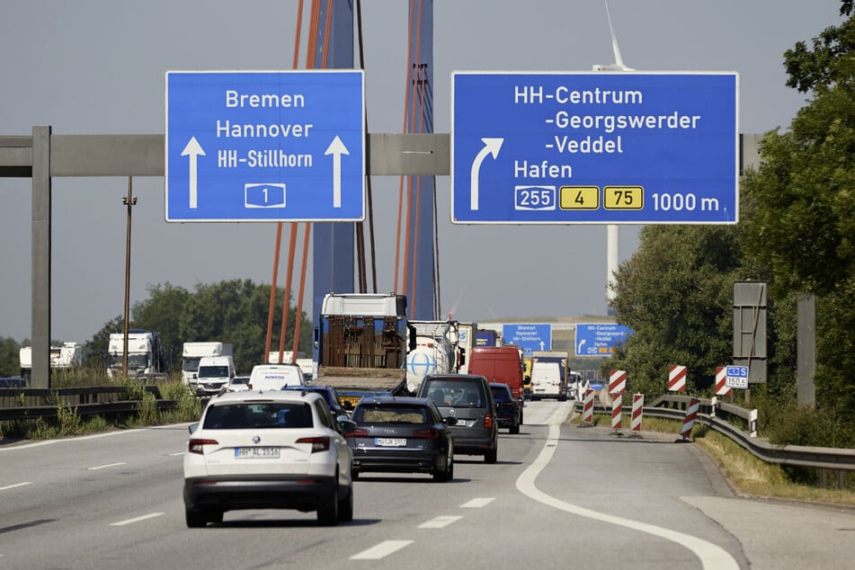 Die Hamburger Norderelbbrücke muss in Fahrtrichtung Bremen saniert werden. Von Mittwoch bis Montag muss auf der A1 mit größeren Staus gerechnet werden.