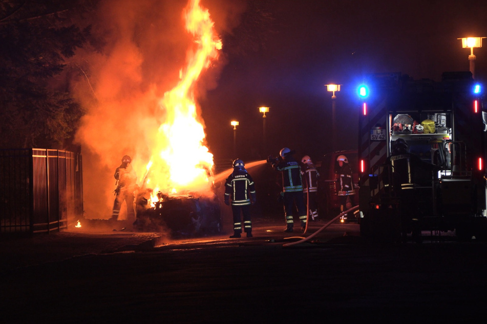 In Leipzig haben in der Nacht zu Mittwoch wieder Autos gebrannt.