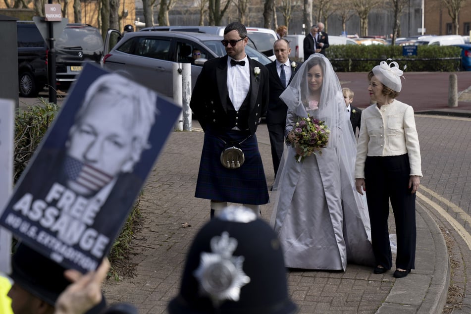 Stella Moris (37, M), Verlobte des Wikileaks-Gründers Assange, trifft vor ihrer Hochzeitszeremonie im Londoner Hochsicherheitsgefängnis Belmarsh ein.