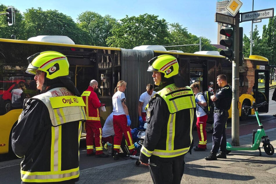 Die Berliner Feuerwehr ist am Dienstagmorgen zu einem Rettungseinsatz in Berlin-Spandau gerufen worden.