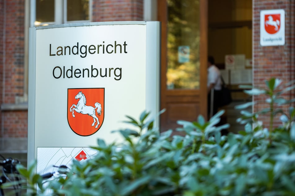 Der Prozess findet vor dem Landgericht Oldenburg statt.