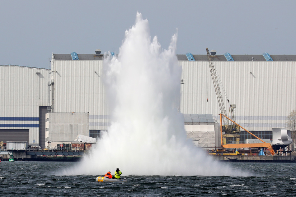 Die Bombe wurde mit drei Sprengladungen zur Expolosion gebrach.