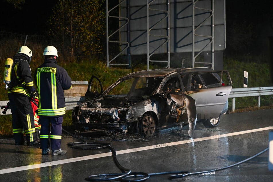 Am Montagabend ging ein Opel auf der A4 in Flammen auf.