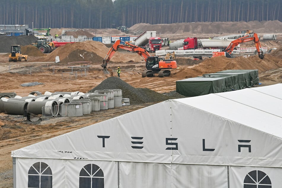 Tesla feiert auf Gigafactory-Baustelle in Grünheide: Tausende Gäste erwartet