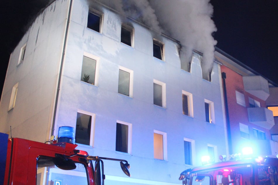 350.000 Euro Schaden bei Wohnungsbrand! Feuerwehr kann Schlimmeres verhindern