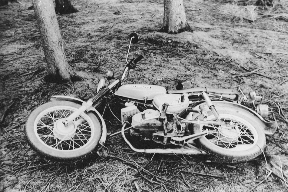 So fand die Polizei im April 1987 das rote Simson-Moped der damals 18-jährigen Heike Wunderlich am Tatort neben der Leiche.