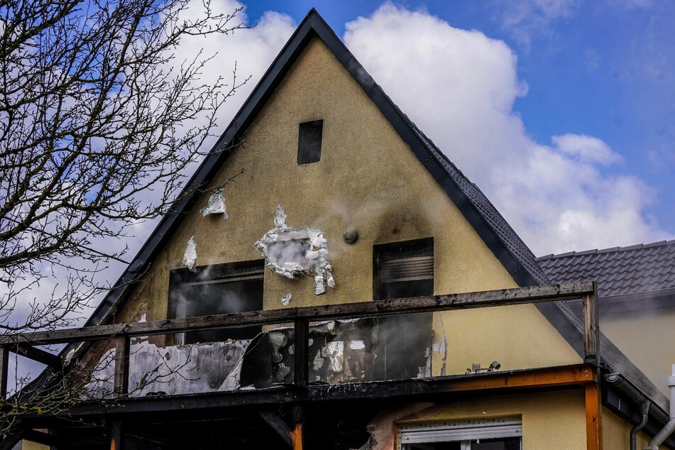 Nach einem Brand in einem Haus in Ebersbach besteht Einsturzgefahr.