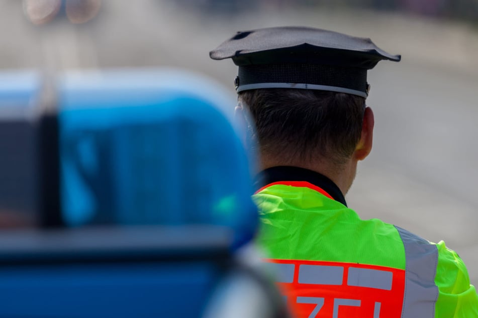 Die Polizei fahndet nach einem 26-Jährigen. Neben Polizeistreifen war auch ein Hubschrauber im Einsatz. (Symbolfoto)