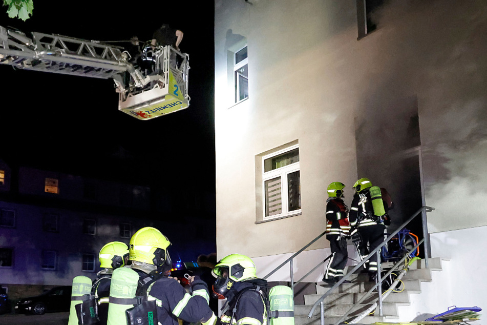 Chemnitz: Feueralarm in Chemnitz: Zwei Personen nach Kellerbrand im Krankenhaus
