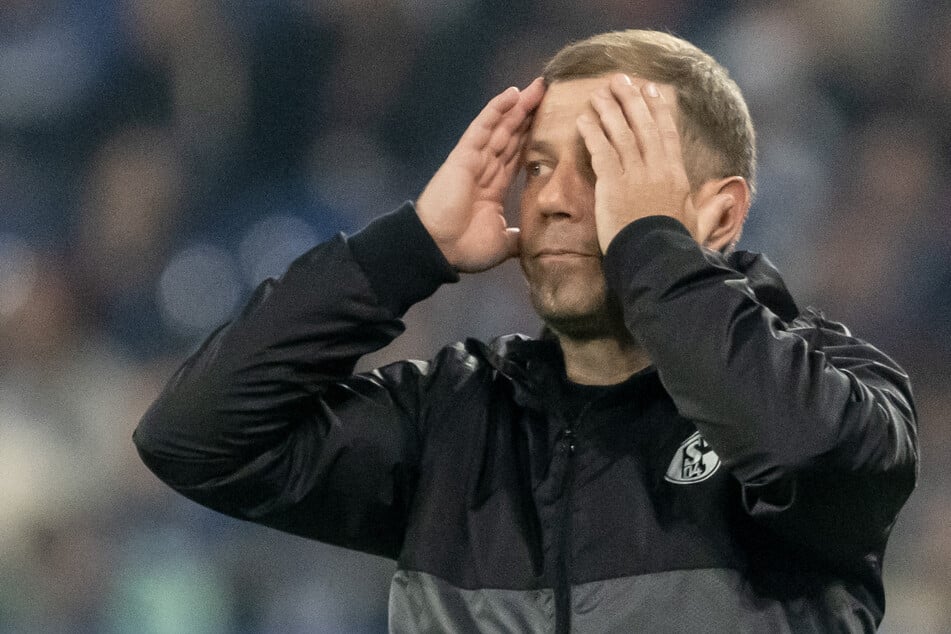 Die Uhr von Frank Kramer beim FC Schalke 04 scheint nach der neuerlichen Niederlage abgelaufen zu sein.