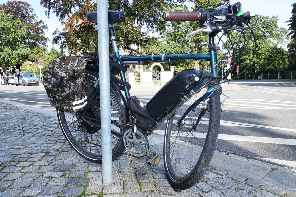 Die Vorderradachse des motorisierten Fahrrads brach bei dem Sturz.