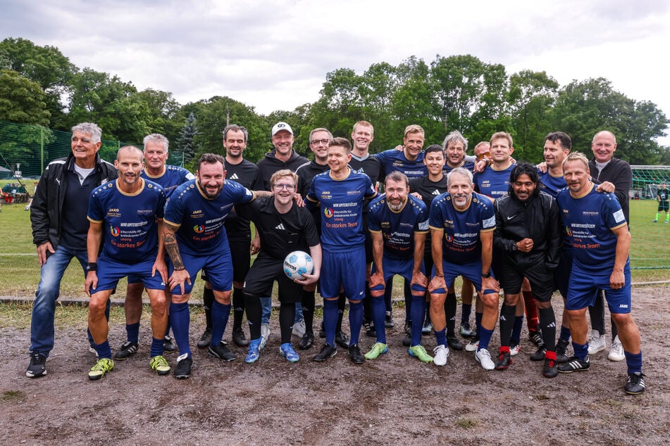 Im Allstar-Team kickten ehemalige Fußballprofis zusammen für den guten Zweck.