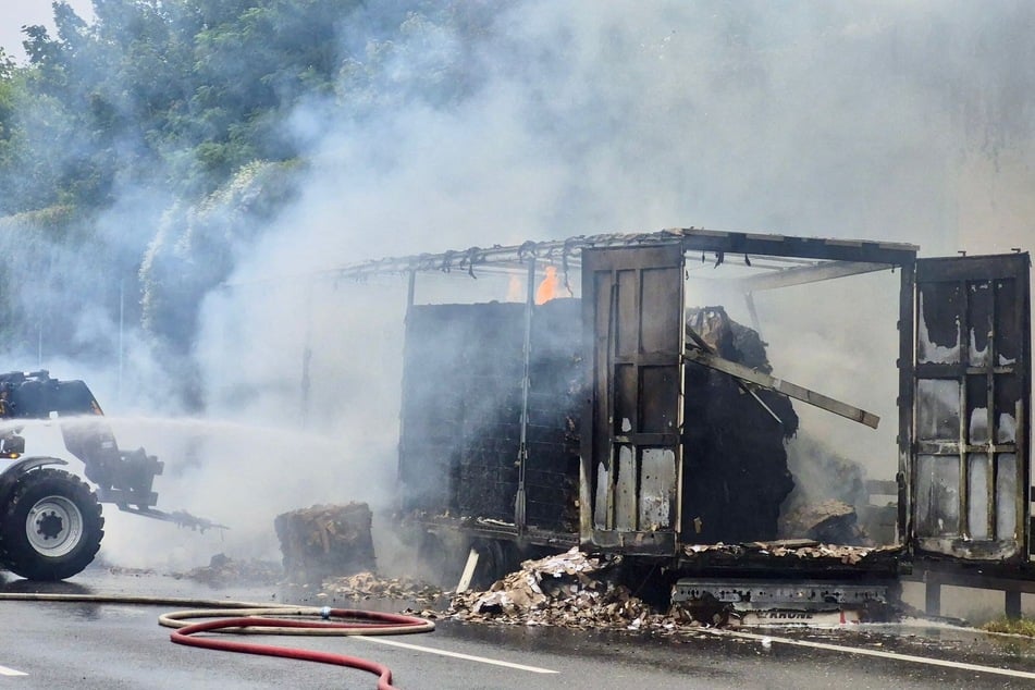 Auf der A10 in Richtung Dreieck Potsdam brannte am Donnerstagabend ein Lkw.